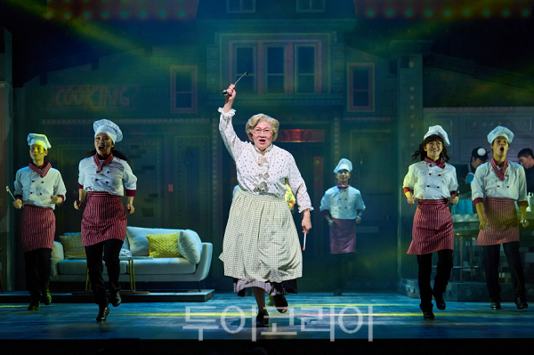 뮤지컬 미세스 다웃파이어 공연 사진