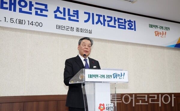 ▲5일 군청 중회의실에서 신년 기자회견에 나선 가세로 태안군수 모습. /사진-태안군