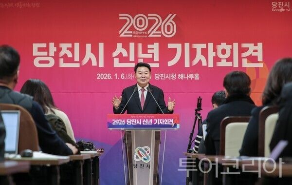 ▲오성환 당진시장이 6일 오전 시청 해나루홀에서 신년 기자회견을 열고 있다. /사진-당진시