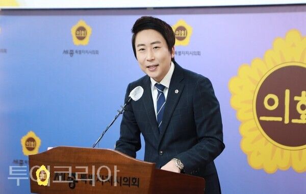 ▲임채성 세종시의회 의장이 지난 6일 시의회 회의실에서 신년 기자간담회를 갖고 있다. /사진-세종시의회