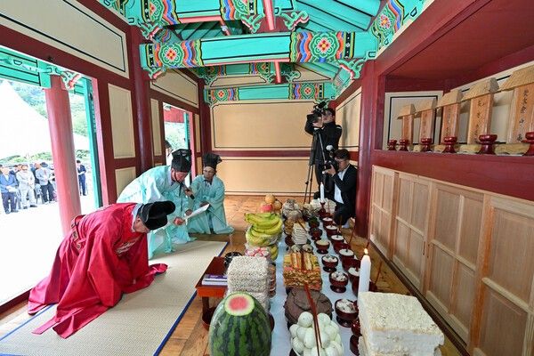 1일 오전 11시 남면 거칠현 사당에서 열린 칠현제례를 시작으로 제51회 정선아리랑제가 막이 올라 4일까지 이어진다.
