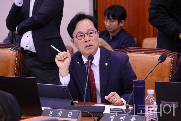 ▲질의 중인 국회 문화체육관광위원회 소속 윤용근(공주·부여·청양) 국회의원. /사진-윤용근 의원실