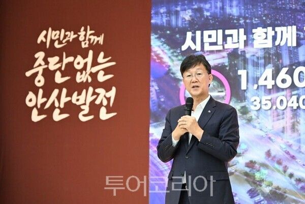 취임 100일을 맞아 기자회견하는 이민근 안산시장/투어코리아뉴스 정명달 기자 사진=안양시