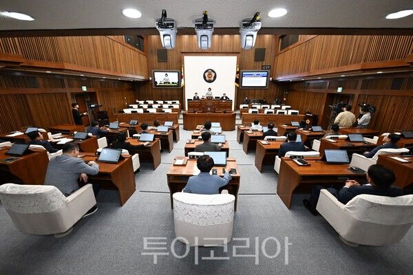 울산시의회는 15일 오전 10시 4층 본회의장에서 제268회 임시회 제1차 본회의를 열고 임시회 일정에 들어간다. 임시회는 오는 19일까지 열린다./사진-울산시의회