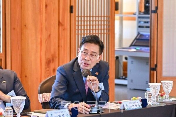 전진선 군수가 전국농어촌군수협의회 정기총회에서 발언하고 있다/투어코리아뉴스 김경남 기자 사진=양평군