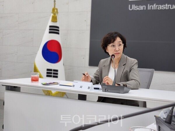 울산시설공단 제9대 신임 이사장에 이영순 現 대한민국헌정회 이사가 10월 20일 자로 임명됐다.&nbsp;이 이사장은 별도의 취임식을 열지 않고 부서를 직접 찾아 직원들과 소통하는 것으로 공식 업무를 시작했다./사진-울산시설공단