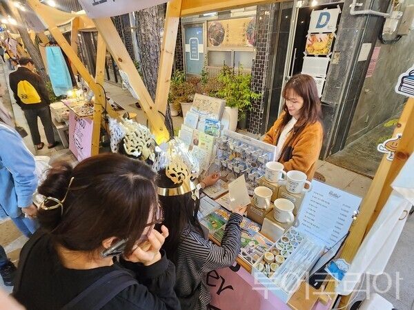 ▲‘곳곳산책 공주’ 플리마켓 행사 모습. /사진-류석만 기자