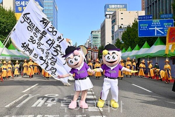 인천 부평구(가 10월 2일부터 4일까지 신트리공원, 부평대로, 굴포천 일원에서 ‘제30회 부평풍물대축제’를 개최하고 있다.