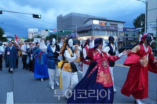 '안동국제탈춤페스티벌’&nbsp; 퍼레이드/사진=안동시