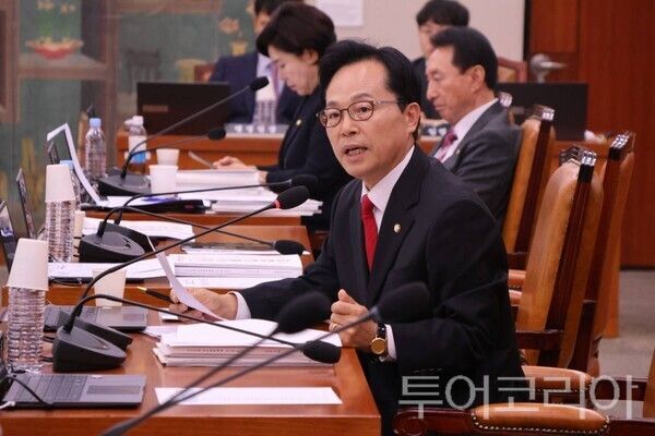 ▲질의 중인 국회 문화체육관광위원회 윤용근(국민의힘·공주·부여·청양) 의원 모습. /사진-윤용근 국회의원실