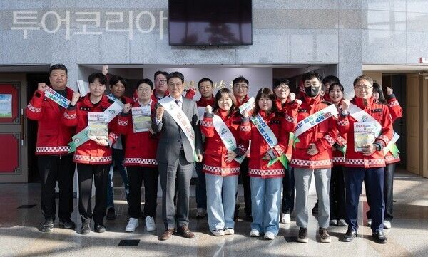 ▲지난해 4월, 김돈곤 청양군수와 산림자원과 직원들이 산불 예방 캠페인을 펼치고 있다. /사진-청양군