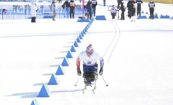 ▲바이애슬론 좌식 경기에 출전해 힘찬 레이스를 펼치고 있는 신의현 선수 모습. /사진-세종시