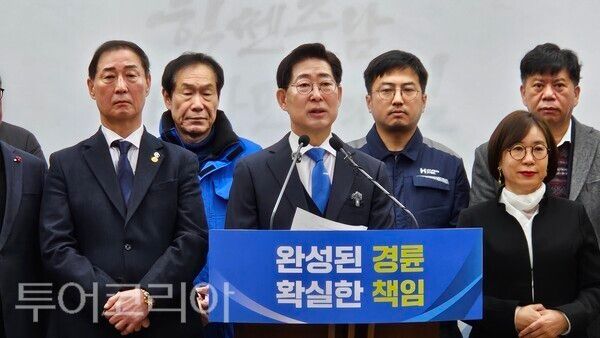 ▲양승조(더불어민주당) 전 충남도지사가 11일 오전 11시 충남도청 기자실 브리핑룸에서 기자회견을 열고, 충남대전통합특별시장 출마를 공식 선언하고 있다. /사진-양승조 전 충남도지사