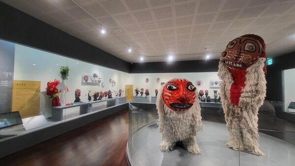 고성탈박물관 전시실 /사진-고성군