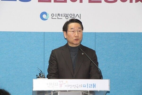 유정복 인천광역시장이 13일 오전 인천시청 브리핑룸에서 기자회견을 열고 "제2차 도시철도망구축계획 승인 · 고시"에 대해 브리핑을 하고 있다.&nbsp;2026.02.13. / 투어코리아 이창호 기자