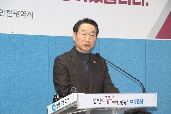 유정복 인천광역시장이 13일 오전 인천시청 브리핑룸에서 기자회견을 열고 "제2차 도시철도망구축계획 승인 · 고시"에 대해 브리핑을 하고 있다.&nbsp;2026.02.13. / 투어코리아 이창호 기자