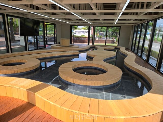 추사고택 설경 덕산온천관광지 족욕장 내 예당호 출렁다리 / 사진-예산군