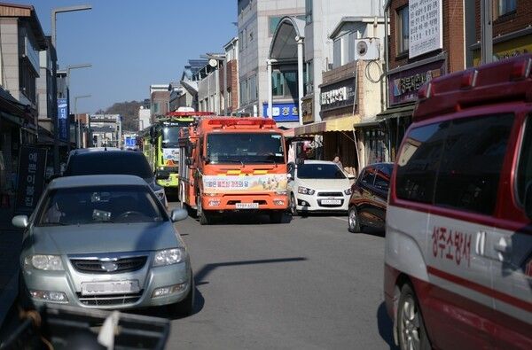 화재진압차 출동 모습./사진-경북도
