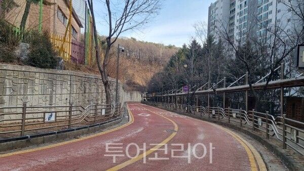 성복초·중학교 진입도로 구간 자동염수분사장치 설치/투어코리아뉴스 정명달 기자