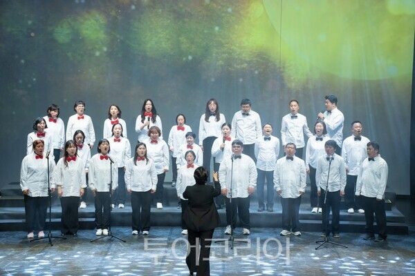 지난해 이루다 합창단 무대 공연 모습/사진=밀양문화관광재단