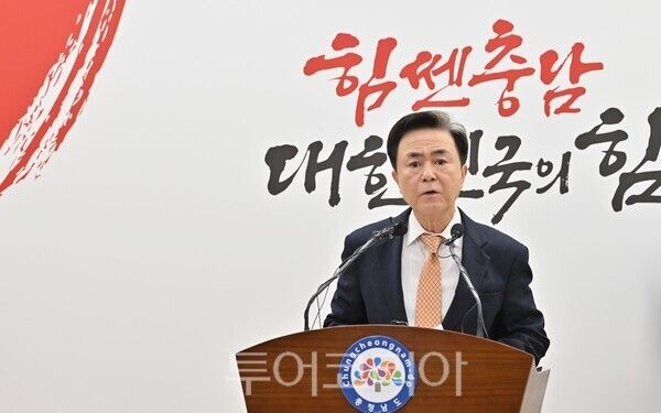 ▲김태흠 충남지사가 2일 도청 프레스센터에서 기자회견을 열고 “민주당이 발의한 충남대전통합특별법안을 보니 실망이 크다”고 강조하고 있다. /사진-충남도