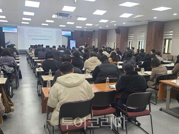 제주도교육청은 지난 19일 도교육청 대회의실에서 '2026 학생생활교육 업무담당자 전달 연수'를 실시했다. /사진-제주도교육청