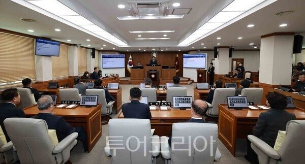 ▲조용훈 논산시의회 의장의 주재로 23일 제270회 임시회를 개회하고 오는 3월 5일까지 11일간의 의사일정을 시작했다. /사진-논산시의회