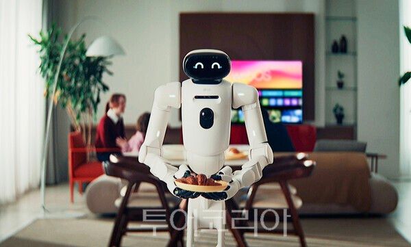 iF 디자인 어워드 2026에서 본상을 수상한 홈로봇 'LG 클로이드'. /사진-LG전자