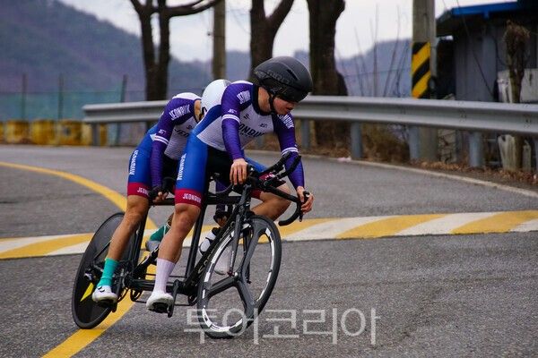 장애인사이클대회에서 열정을 다하는 참가선수들 / 사진_투어코리아 유지훈 기자