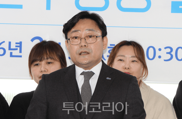 천성주 정책실장이 3일 오전 인천 서구청 브리핑룸에서&nbsp; 인천 검단구청장 출마를 선언&nbsp;하고 있다.&nbsp;2026.02.03. / 투어코리아 이창호 기자