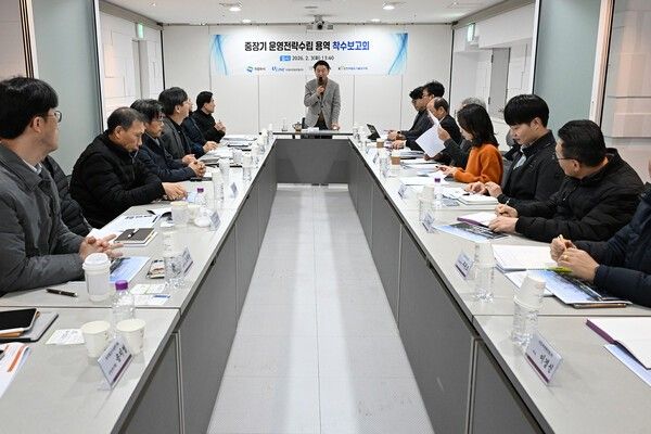 ▲ 3일 의정부 경전철 차량기지에서 열린&nbsp;‘의정부경전철 중장기 운영전략 수립 용역 착수보고회’ 모습. / 사진 = 의정부시 제공&nbsp;