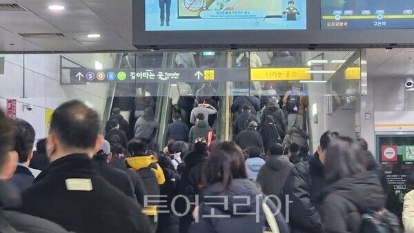 김포골드라인 출근길 현장 모습