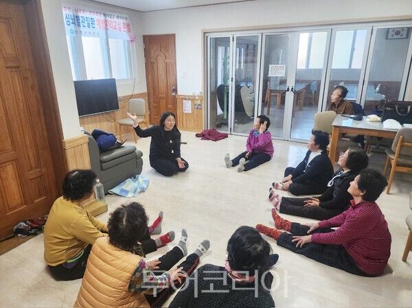 보성군은 2월부터 오는 4월까지 보건진료소 권역 내 8개 경로당을 순회하며 '심뇌혈관질환 예방 관리 교실'을 운영할 예정이다. /사진-보성군
