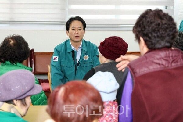 이동환 시장이 한파 대비 노인복지관을 찾았다/투어코리아뉴스 김경남 기자