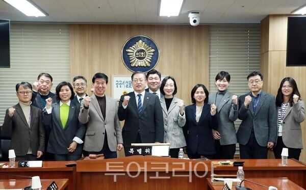 ▲지난 6일 세종시의회 5층 회의실에서 유인호 부위원장의 주재로 열린 ‘제5기 공공시설물 인수점검 특별위원회’ 회의 모습. /사진-세종시의회