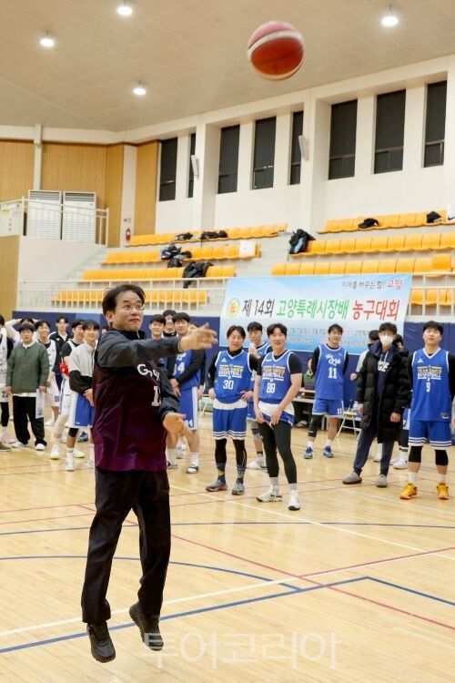 고양시장배 농구대회 시투하는 이동환 시장/투어코리아뉴스 김경남 기자