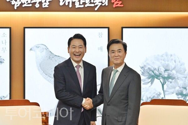 ▲왼쪽부터 장동혁 국민의힘 대표, 김태흠 충남도지사(1월 14일 충남도청 회동 모습) . /사진-충남도