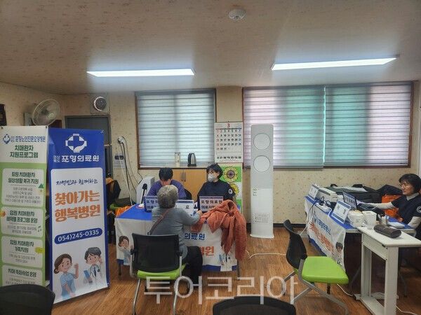 경주시는 포항의료원과 연계해 의료취약지역을 대상으로 '찾아가는 행복병원'을 운영하며 무료 진료 서비스를 제공하고 있다/사진-경주시