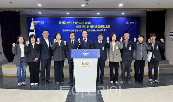 조병옥 음성군수가 17일 군청 대회의실에서 언론 브리핑을 열고 이야기를 하고 있다. /사진-음성군