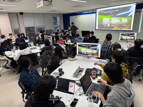 인천대학교 GTEP 사업단이 지난 3월 5일 20기 참여 학생들을 대상으로 ‘바이오 비즈니스론’ 오리엔테이션(OT)과 AI 활용 시장조사 특강을 실시하고 있다.