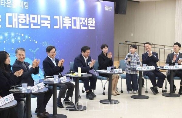 타운홀 미팅/투어코리아뉴스 정명달 기자 사진=김동연 SNS