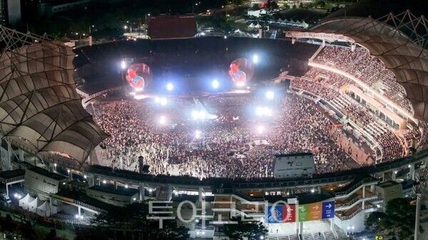 공연이 열리고 있는 고양종합운동장 전경/투어코리아뉴스 김경남 기자