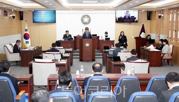 ▲18일 태안군의회 본회의장에서 열린 제320회 태안군의회 임시회 제2차 본회의 모습. /사진-태안군의회