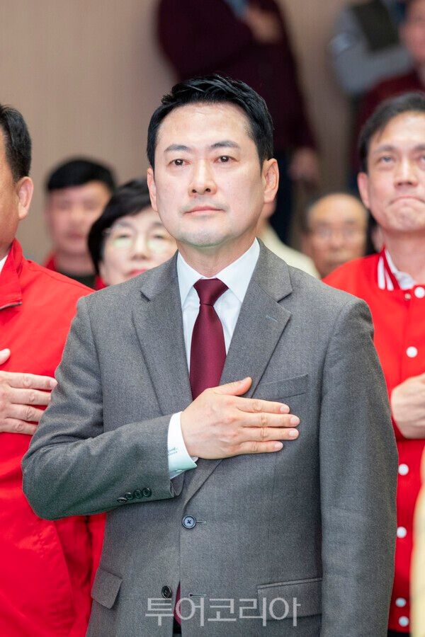 국기에 대한 경례하는 장동혁 대표./사진-김교환 기자