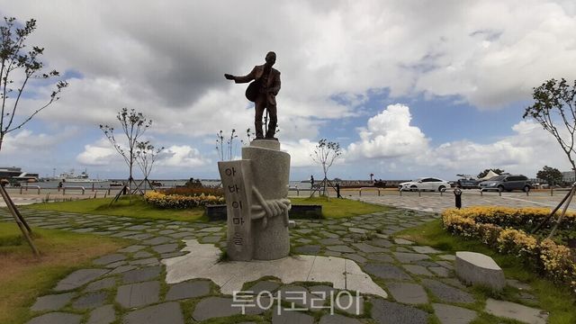 아바이마을 동상 ⓒ투어코리아