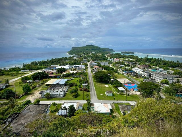 송송빌리지 전망대에서 바라본 송송빌리지. 필리핀해와 태평양 사이에 형성된 마을이다./ 사진- 박은하 기자