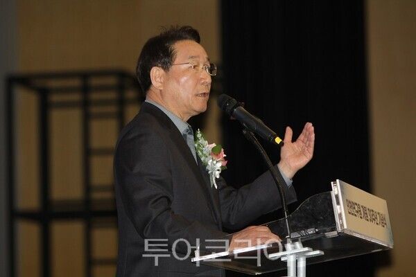 유정복 인천시장이 25일 송도컨벤시아 프리미어볼룸에서 열린 인천연구원 30주년 기념식에서 기념사를 하고 있다.&nbsp;2026.03.25. 투어코리아 이창호 기자