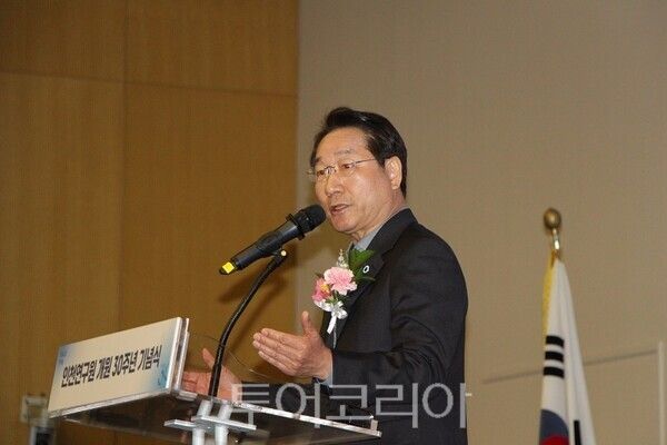 유정복 인천시장이 25일 송도컨벤시아 프리미어볼룸에서 열린 인천연구원 30주년 기념식에서 기념사를 하고 있다.&nbsp;&nbsp;2026.03.25. 투어코리아 이창호 기자