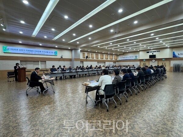 여수시는 지난 23일 시청 회의실에서 정현구 여수시장 권한대행 주재로 '지방재정 신속집행 추진상황 보고회'를 개최했다. /사진-여수시