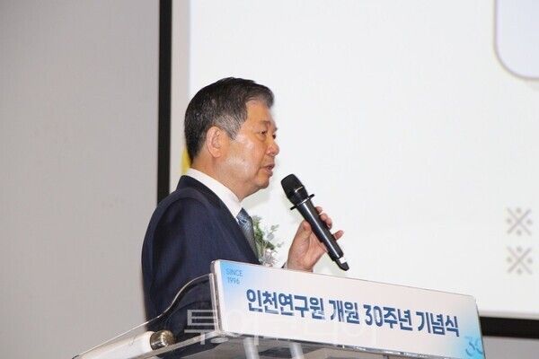 최계운 인천연구원장이 25일 오전 송도컨벤시아 프리미어볼룸에서 개최된 '개원 30주년 기념식'에서 미래비전 2040선포를 하고 있다.&nbsp;2026.03.25. 투어코리아 이창호 기자